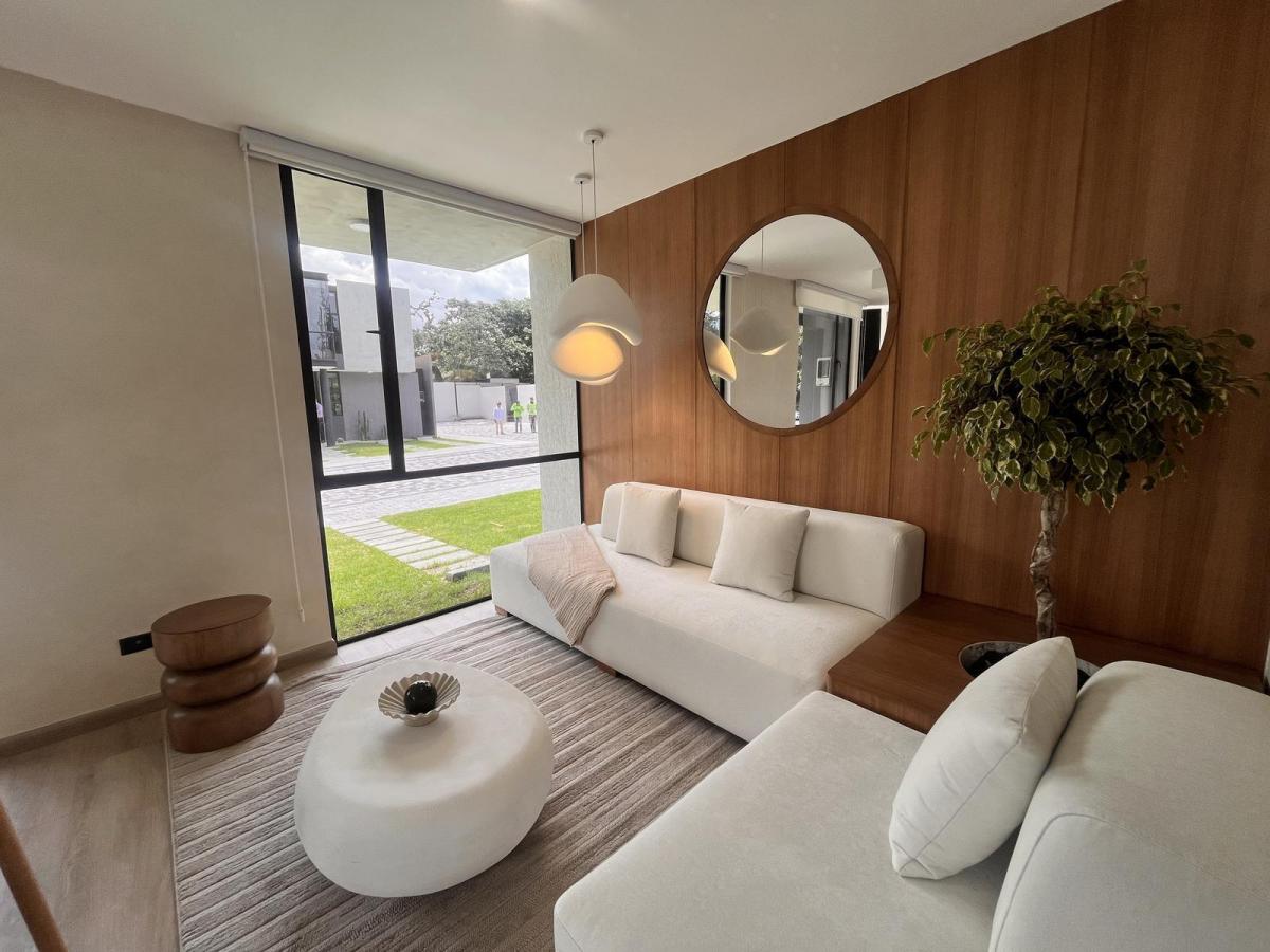 Casa con Dormitorio en Planta Baja de Venta en Cumbayá Lumbisí — imagen 3