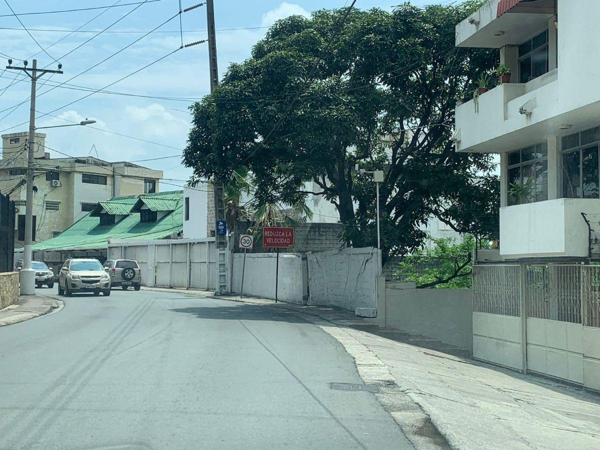 Lomas de Urdesa Terreno Aterrazado en Venta - A. Salazar, Guayas — imagen 5