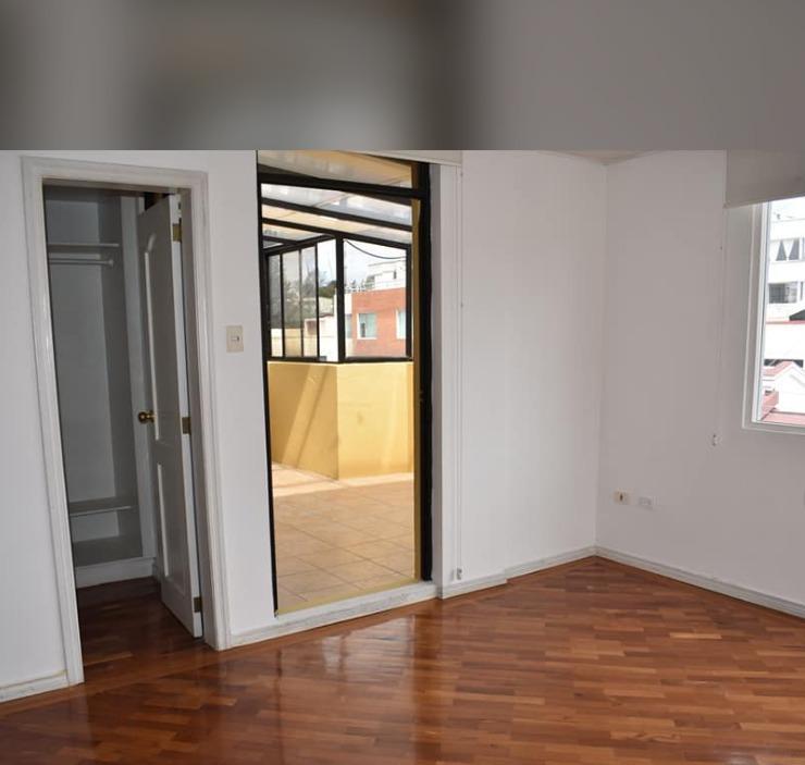 Venta Departamento Duplex Tres Dorm. Monteserrin Tercer Piso — imagen 4