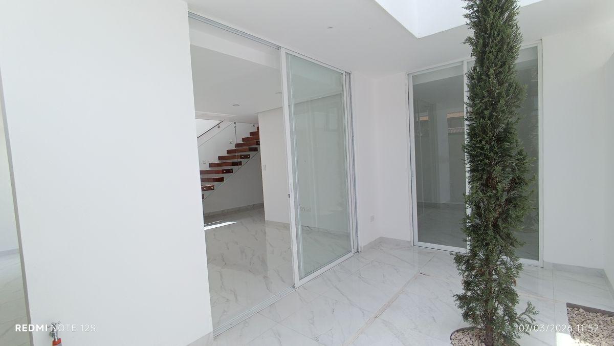 Casa en Venta en La Urbanización Ldu. Diseño Minimalista y Elegancia — imagen 4