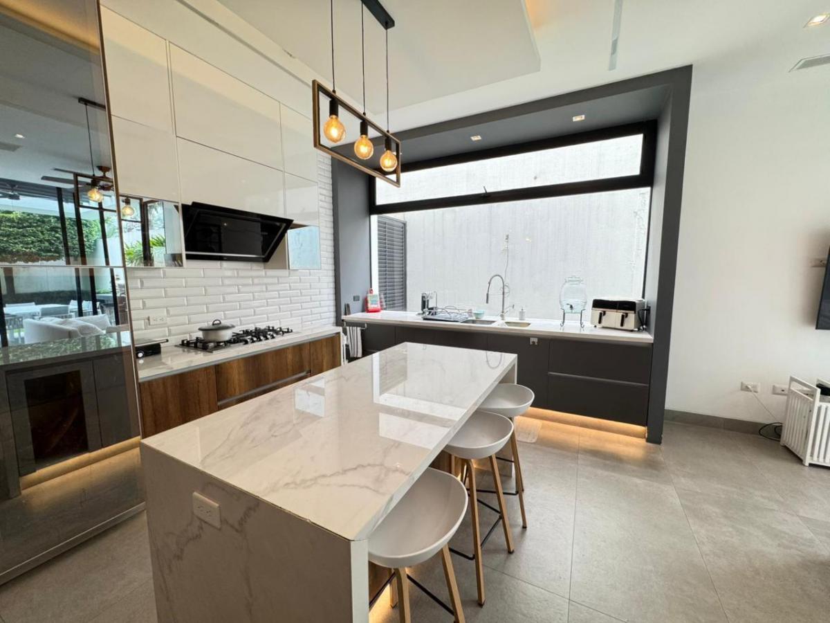 Casa Moderna en Venta Ubicada en Isla Mocoli - Samborondon, Guayas — imagen 5