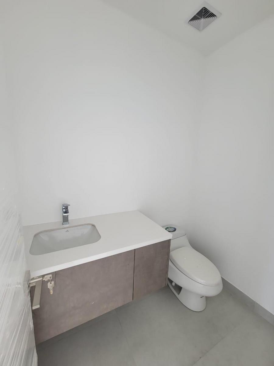 En Venta Lujosa Casa de Estreno en Aires Norte, Vía a Samborondón, Guayas — imagen 5