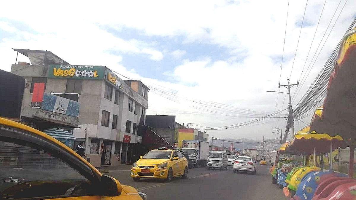 Terreno Comercial 13.000 m² Vía Principal Llano Grande, Norte de Quito — imagen 5
