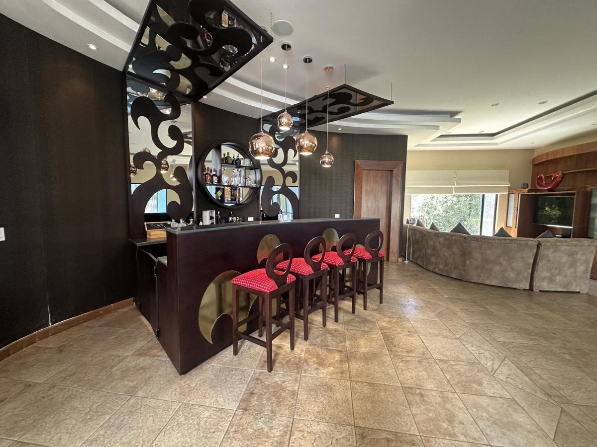 Casa de Venta en Cumbaya con Piscina — imagen 5