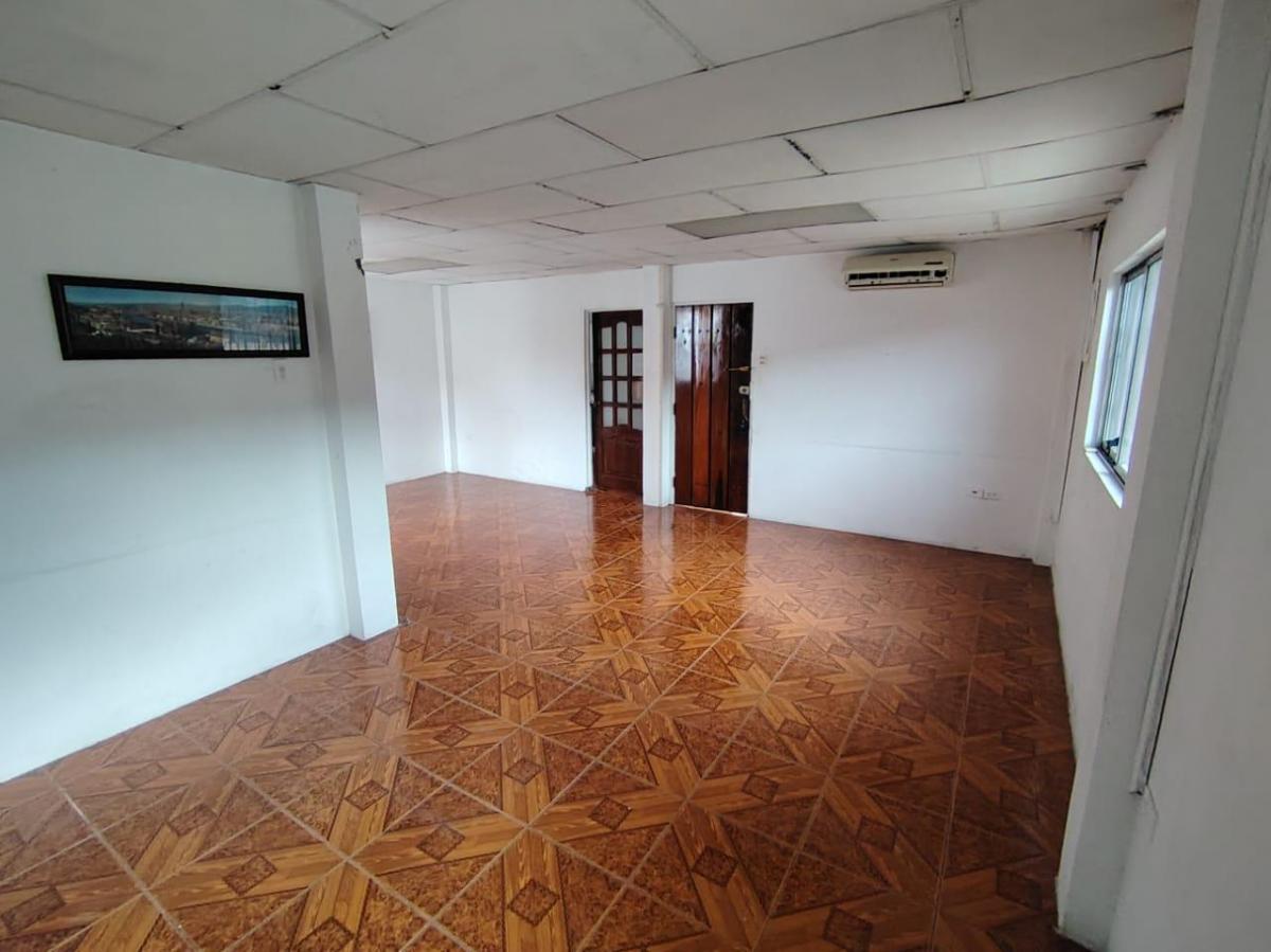Vendo Villa de 190 m² de Terreno en La Alborada 10 Ma Etapa, Guayas — imagen 3