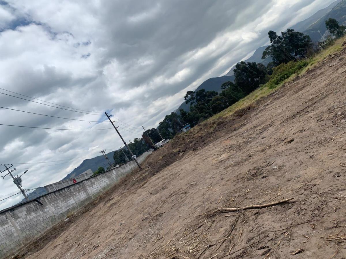 Terreno de 2 Hectáreas en El Zona Industrial del Sur de Quito en Venta — imagen 4