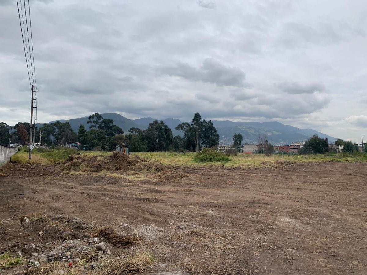 Terreno de 2 Hectáreas en El Zona Industrial del Sur de Quito en Venta — imagen 3