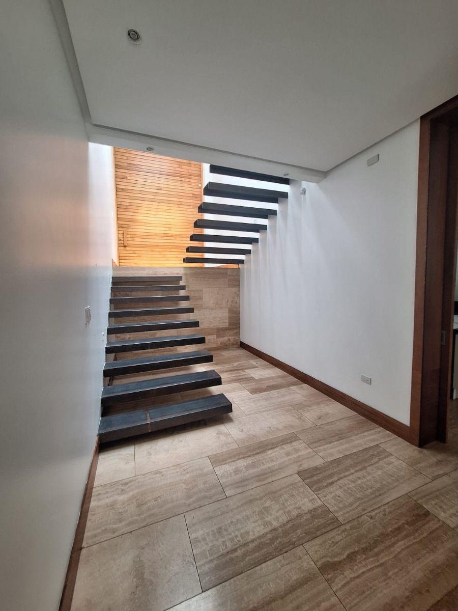 Venta Casa de Lujo Tumbaco Sector La Viña — imagen 4