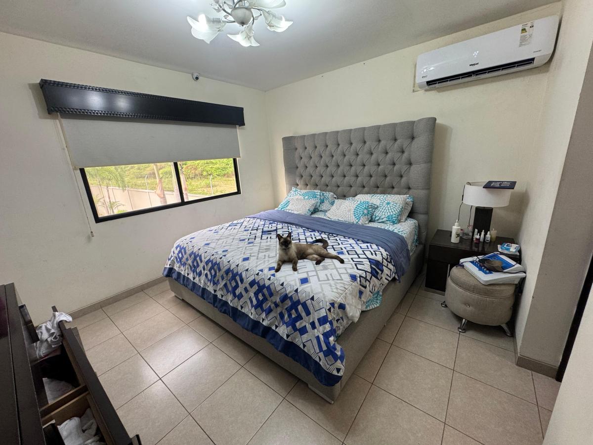 En Venta Casa de 5 Dorm. con Jacuzzi en Urb. La Romareda. Guayas — imagen 3