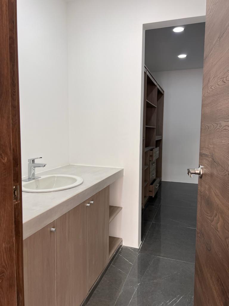 Exclusiva Casa en Venta en Ceibos con Diseño Moderno y Acabados de Lujo (Wt), Guayas — imagen 4
