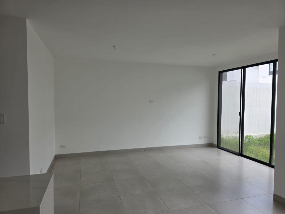 Casa en Venta Excelente Precio y de Estreno Urb. Bosques Alba del Bosque, Km. 18 Via a La Costa, Guayas — imagen 3