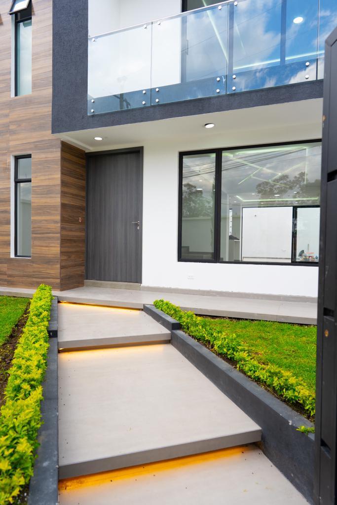Vendo Casa Independiente de 161 m² con 145 m² de Jardin Dentro de La Viña Tumbaco — imagen 5