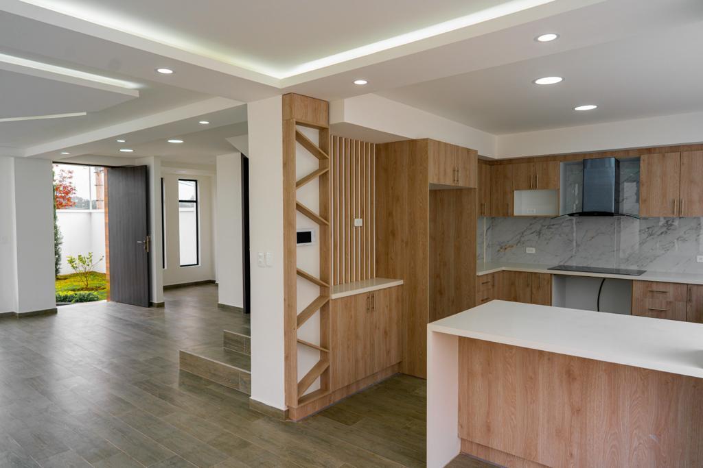 Vendo Casa Independiente de 161 m² con 145 m² de Jardin Dentro de La Viña Tumbaco — imagen 4
