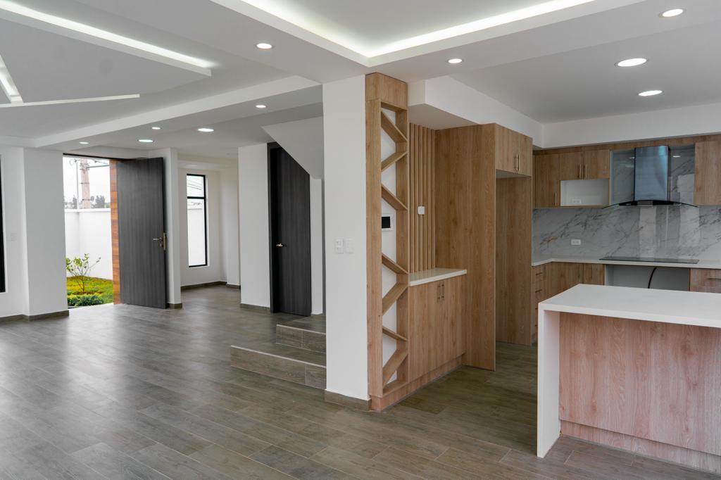 Vendo Casa Independiente de 161 m² con 145 m² de Jardin Dentro de La Viña Tumbaco — imagen 3