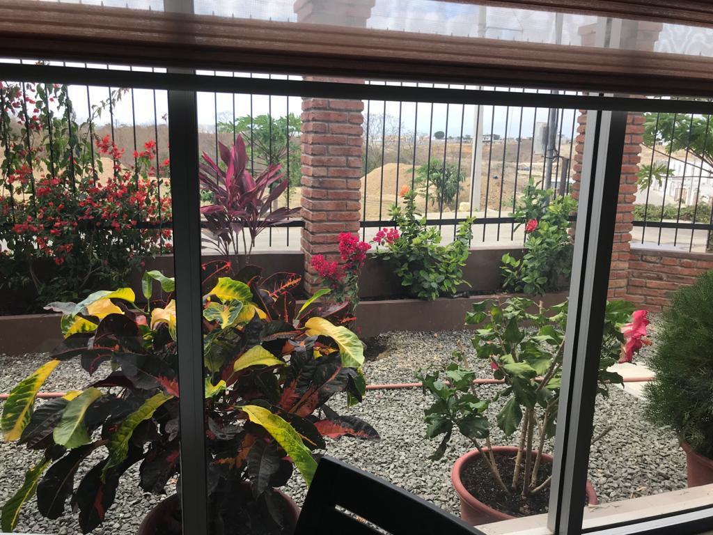 Casa en Venta en La Urbanizacion Mantazul, Manabí — imagen 4
