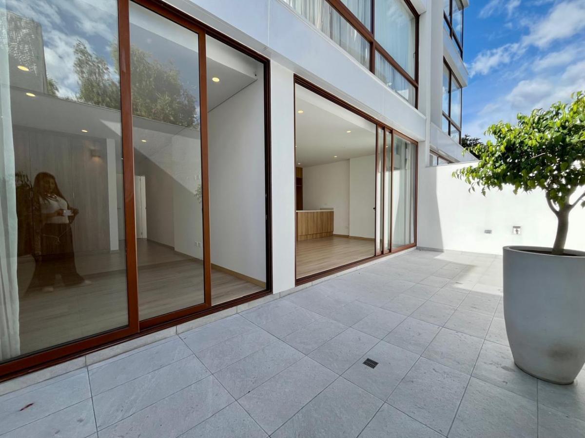 Loft en Venta por Estrenar - Sector Quito Tenis Area Social con Acceso a Patio Privado Descripción L — imagen 3