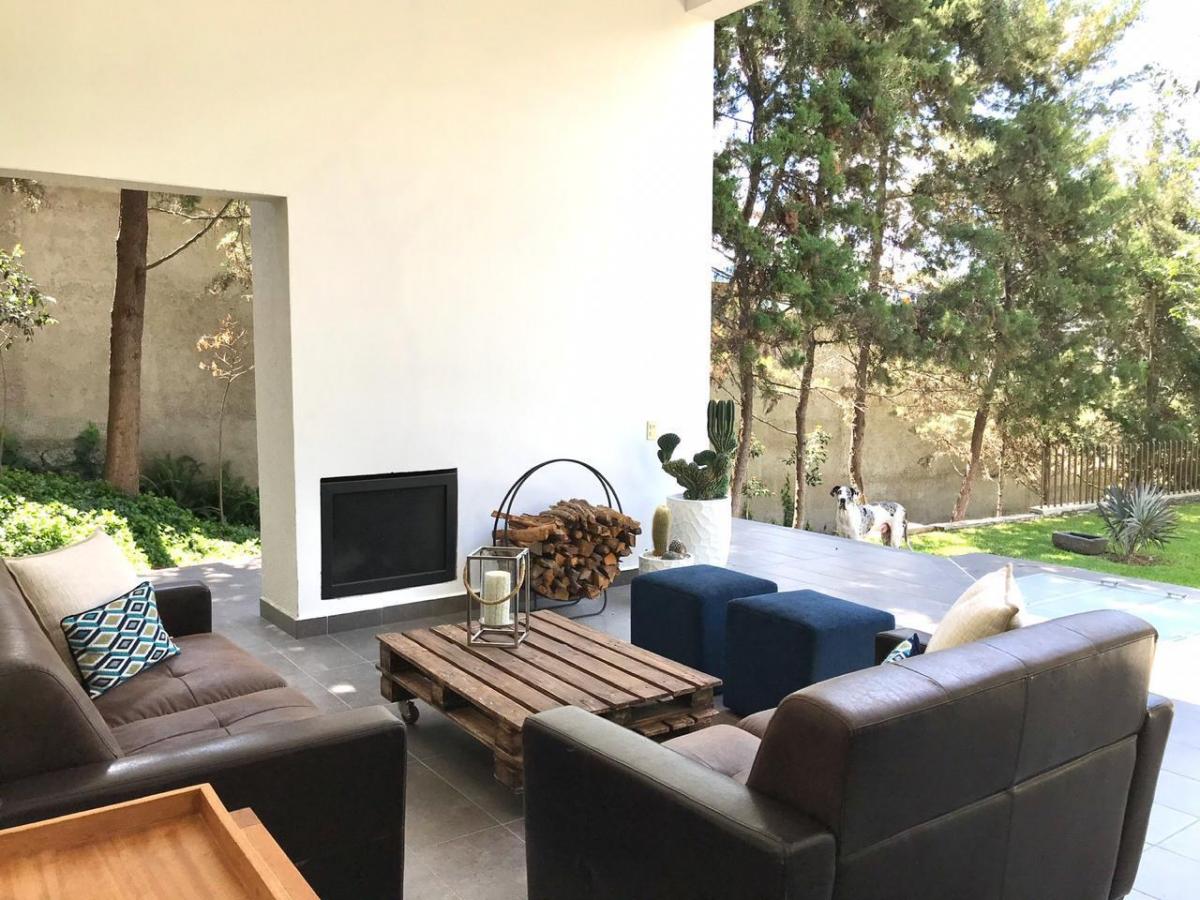 Bellísima Casa con Extensos Jardines, Piscina Ubicada en El Centro de Cumbayá — imagen 5