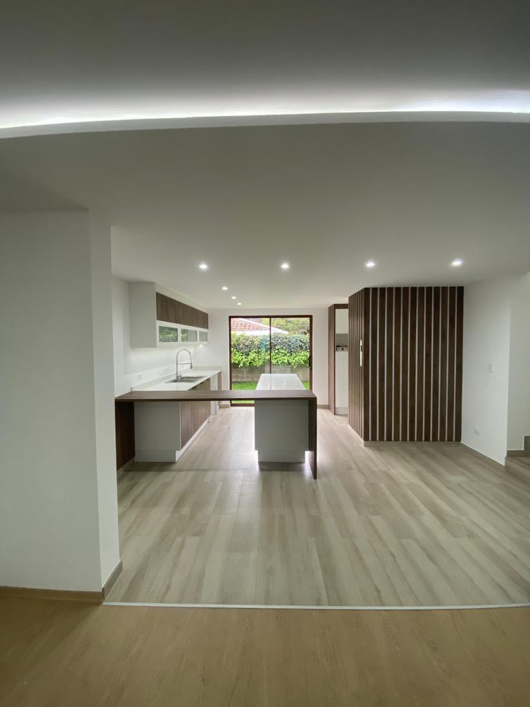 Valle de Los Chillos Sector Santa Clara Se Vende Casas No Adosadas, Modernas Dentro de Urb. Cerrada — imagen 3
