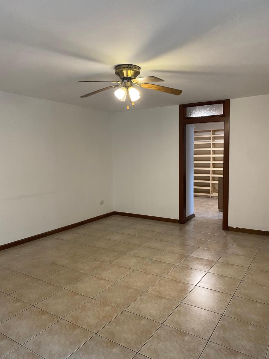 Vendo Casa en Urb. Los Parques, Guayas — imagen 4