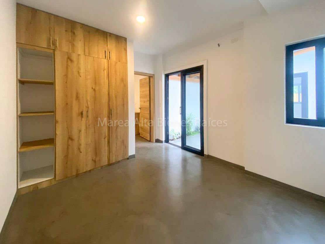 Casa Remodelada con 4 Departamentos por Estrenar a 1 Cuadra de La Playa de Olón — imagen 3