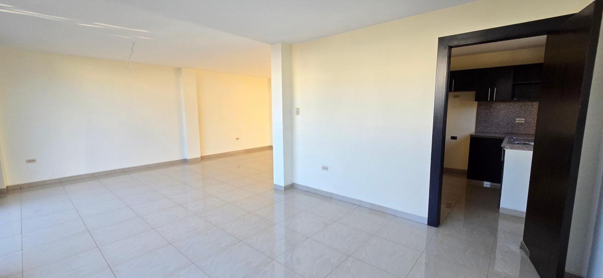 Vendo Casa Cerca del Centro Comercial El Dorado 3 Dorm. en Mallorca Village, Guayas — imagen 3