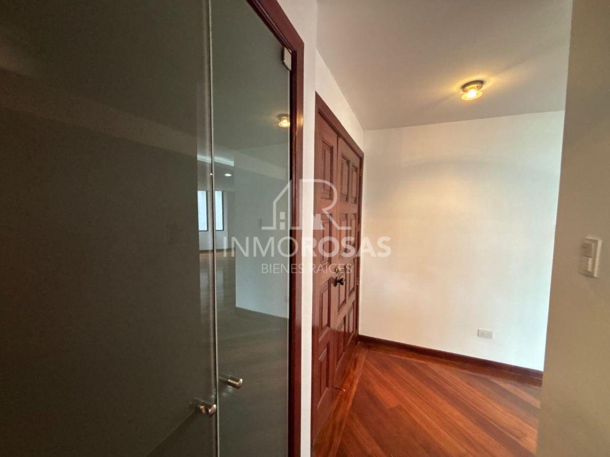 Vendo Amplio Departamento $175.000 Urb. El Condado 240 m² con 3 Dorm. y 2 Parq — imagen 3