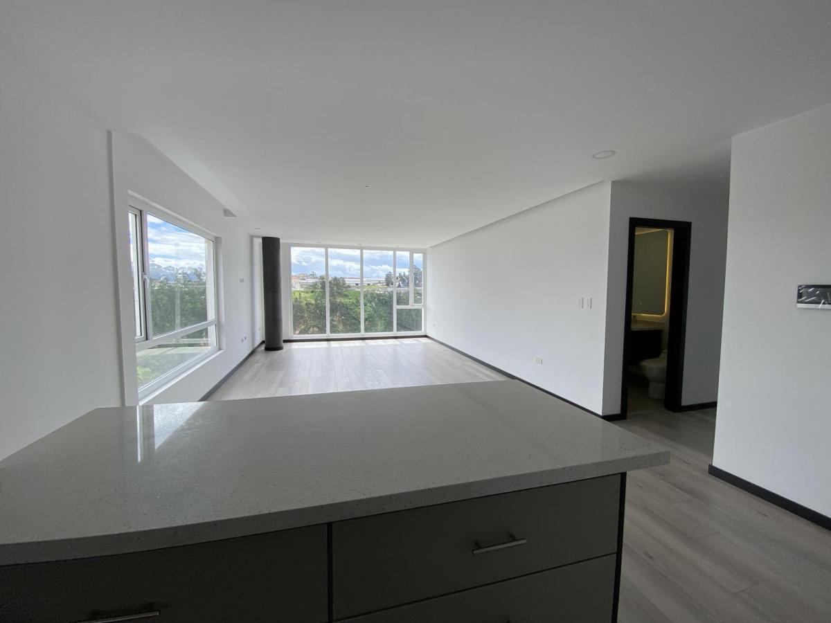 Departamento de Venta 3 Dorm. en Monteserrín, Quito — imagen 3