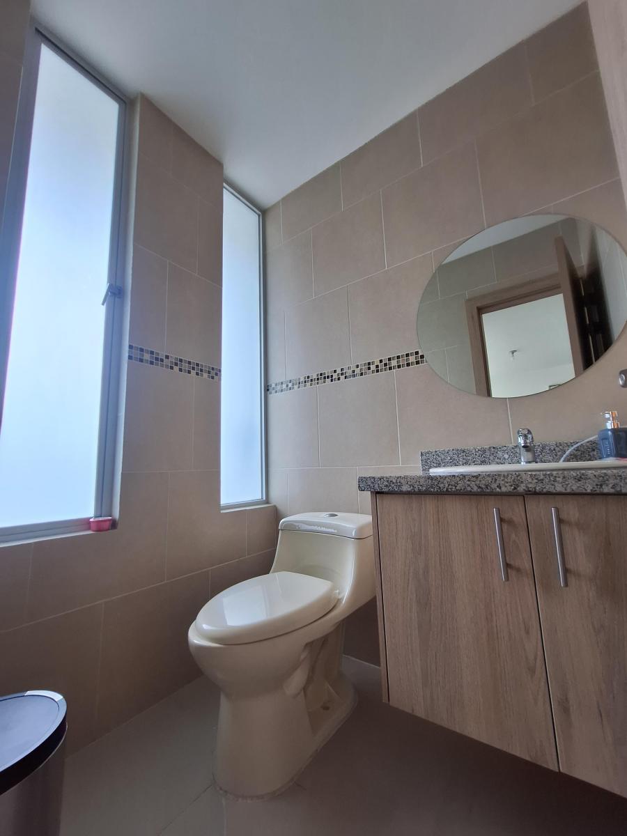 Dentro de Urb. con Seguridad Amplia y Bonita Casa en Venta — imagen 5