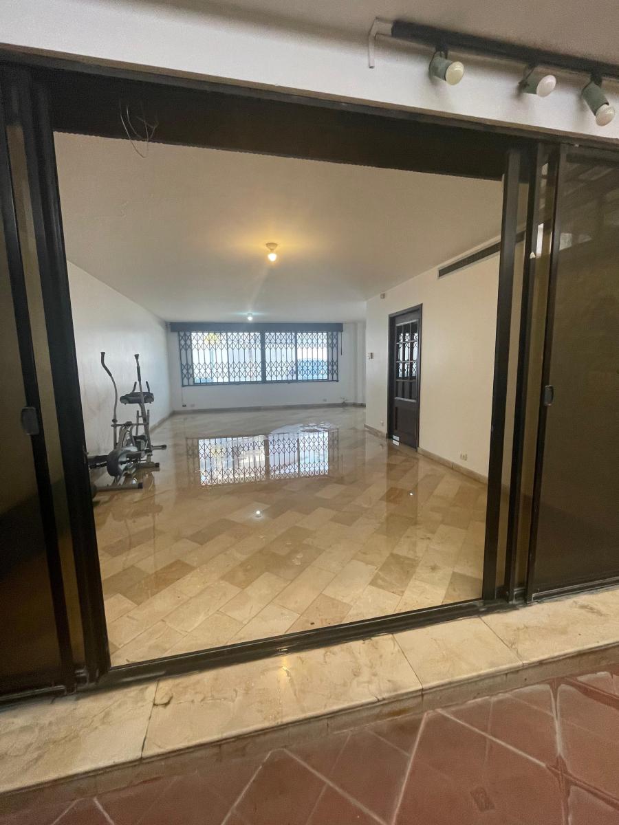 En Venta Casa de 3 Dorm. con Patio, Ubicada en Los Ceibos, Guayas — imagen 4