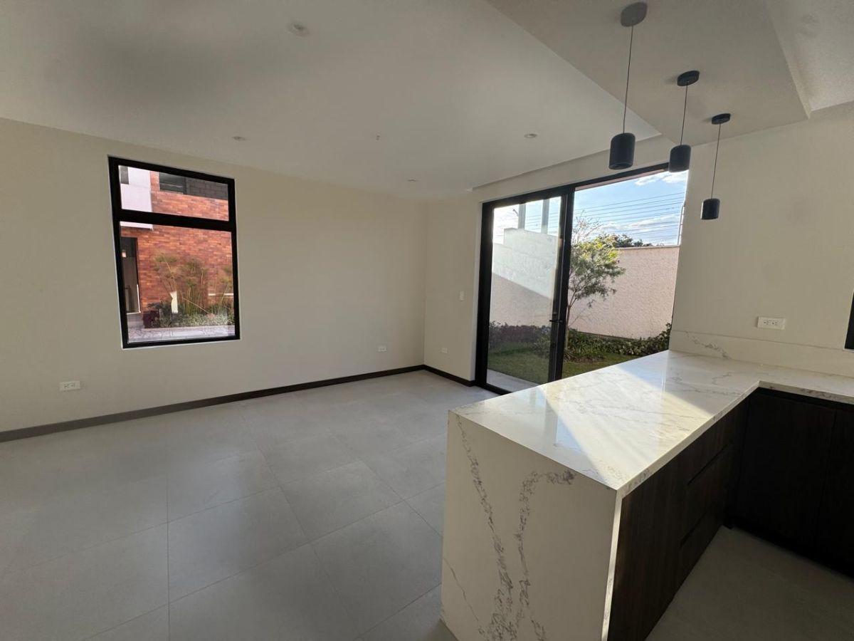 Oportunidad. casa con 249 m² y 3 Habitaciones en Venta en Puembo — imagen 5
