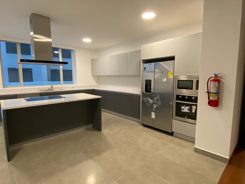 Renta $3.153 Dúplex de Lujo 331 m² a Estrenar con 4 Parq. Sector González Suárez — imagen 4