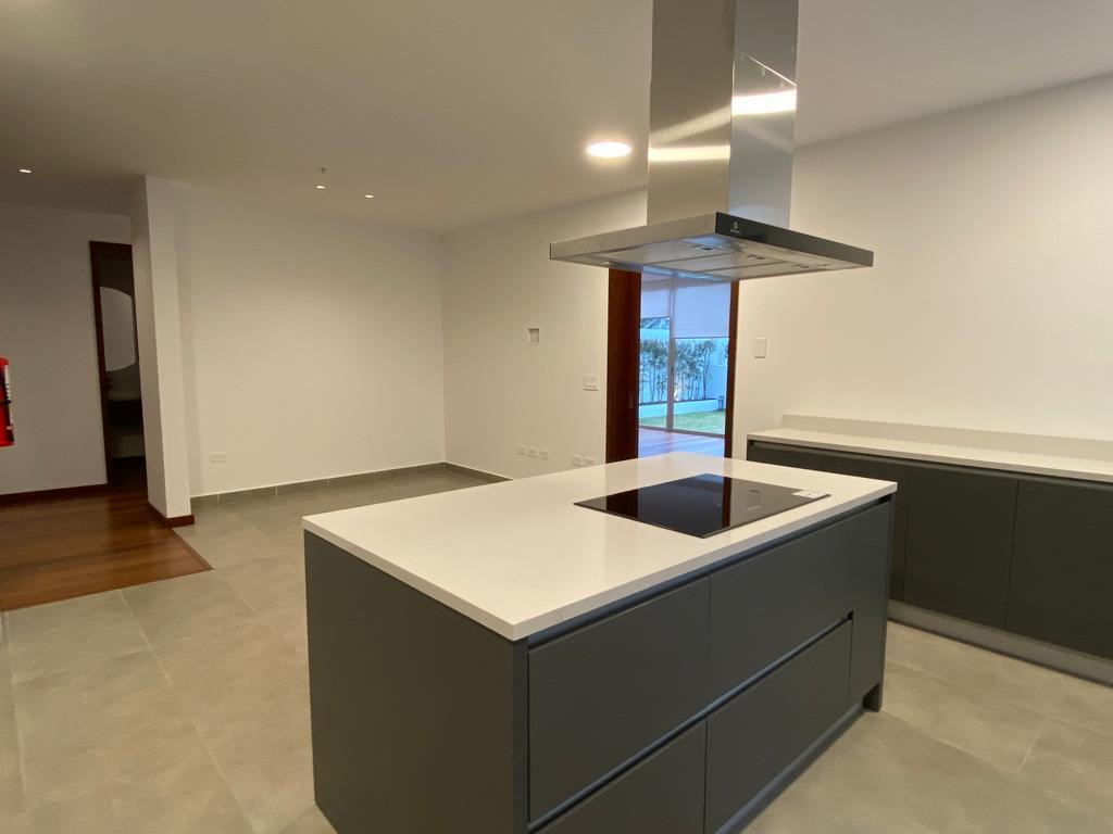 Renta $3.153 Dúplex de Lujo 331 m² a Estrenar con 4 Parq. Sector González Suárez — imagen 3
