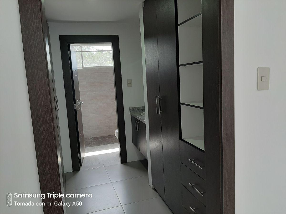 Cerca Al Supermaxi - Coral Hermosa Casa 3 Dorm. con Baños — imagen 3