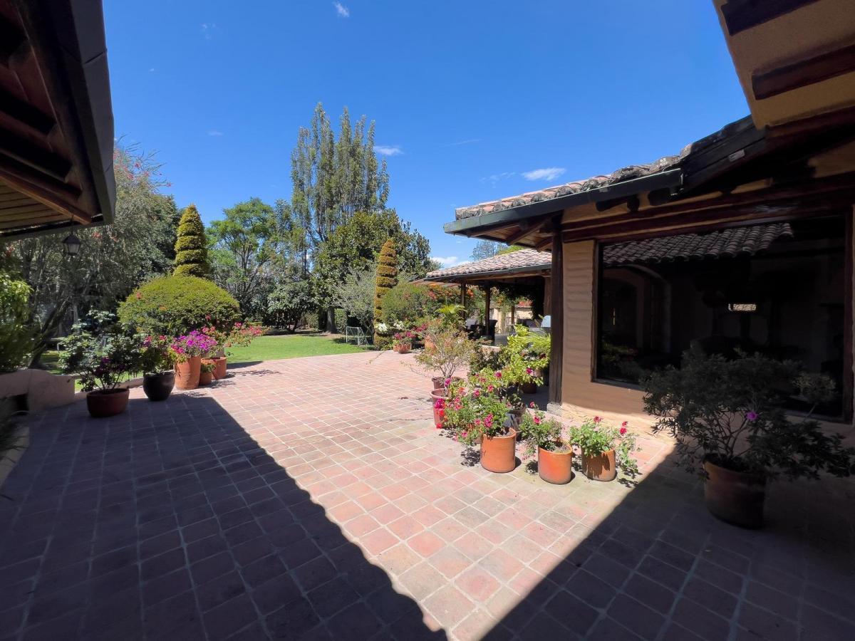 Casa de Venta Estilo Rústico Dentro de Urbanización, Sector Cununyacu. Gran Jardín, Oportunidad — imagen 3