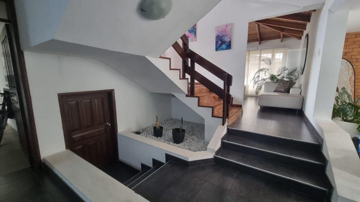 Vendo Casa Rustica de 330 m² a 2 Min de La Ruta Viva Dentro de Conjunto - Tumbaco — imagen 4