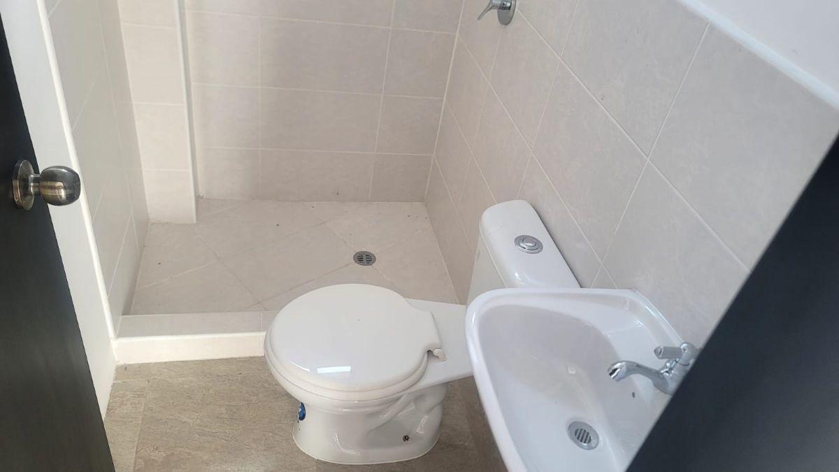 Casa de Estreno en Venta en La Rioja Av Leon Febres Cordero - Mae. Recalde, Guayas — imagen 5