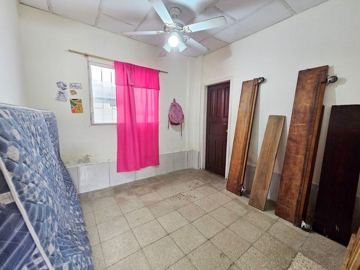 De Oportunidad Casa de 200 m² con 4 Habitaciones en Venta en La Milina Para Remodelar — imagen 3