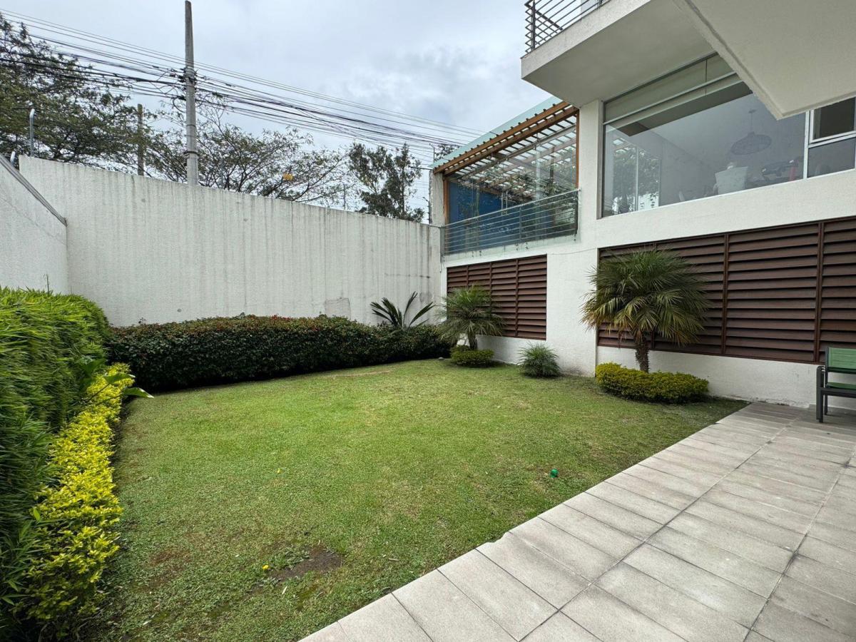 Departamento de 2 Dorm. con Piscina de 197 m² en San Juan. Vista Panorámica a Toda Cumbayá — imagen 4