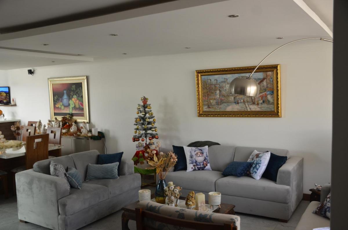 Casa Remodelada en Venta en El Valle, con Patio Cubierto y Jardín Frontal — imagen 5