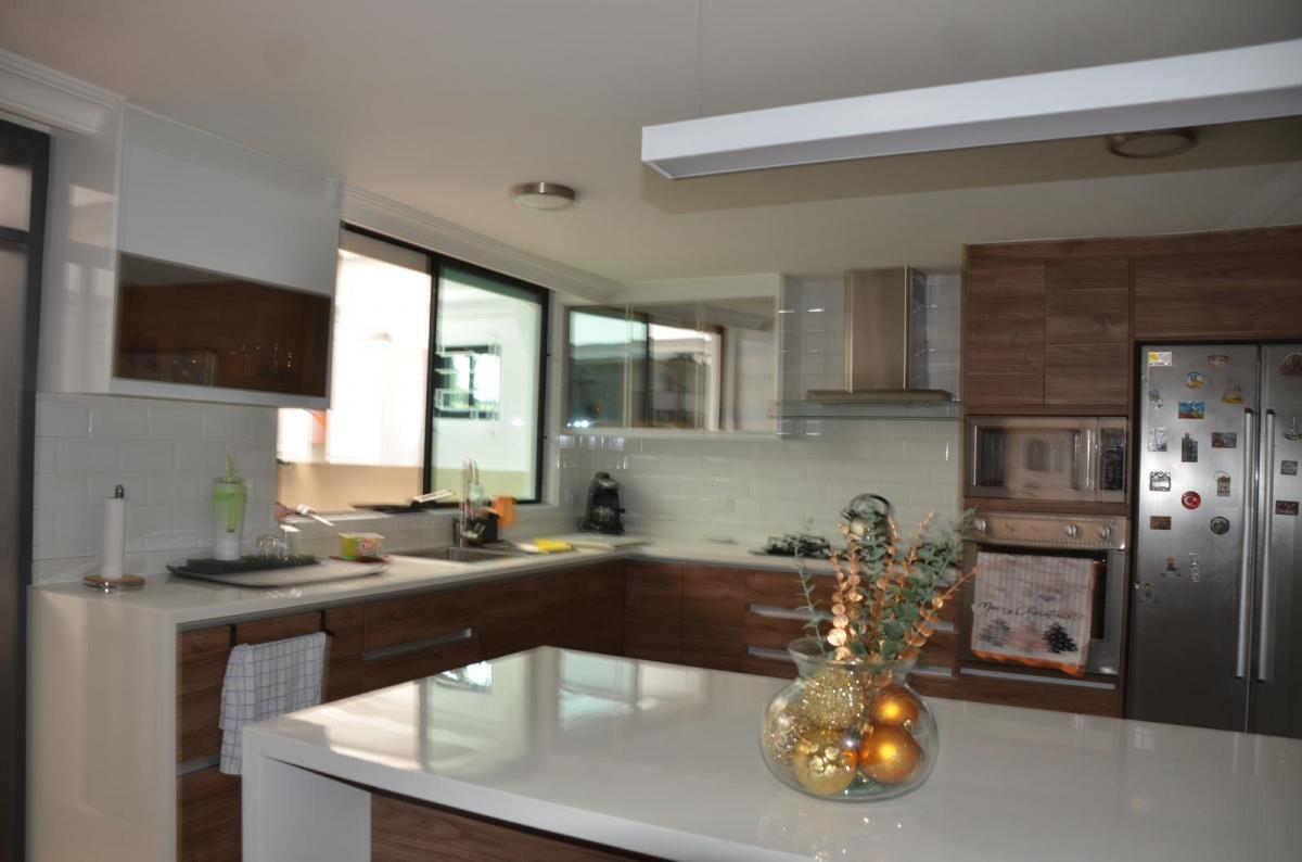 Casa Remodelada en Venta en El Valle, con Patio Cubierto y Jardín Frontal — imagen 3