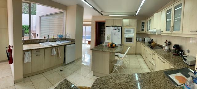 Residencia Exclusiva en Urbanizacion Privada Sector Colegio Menor, en Venta — imagen 3