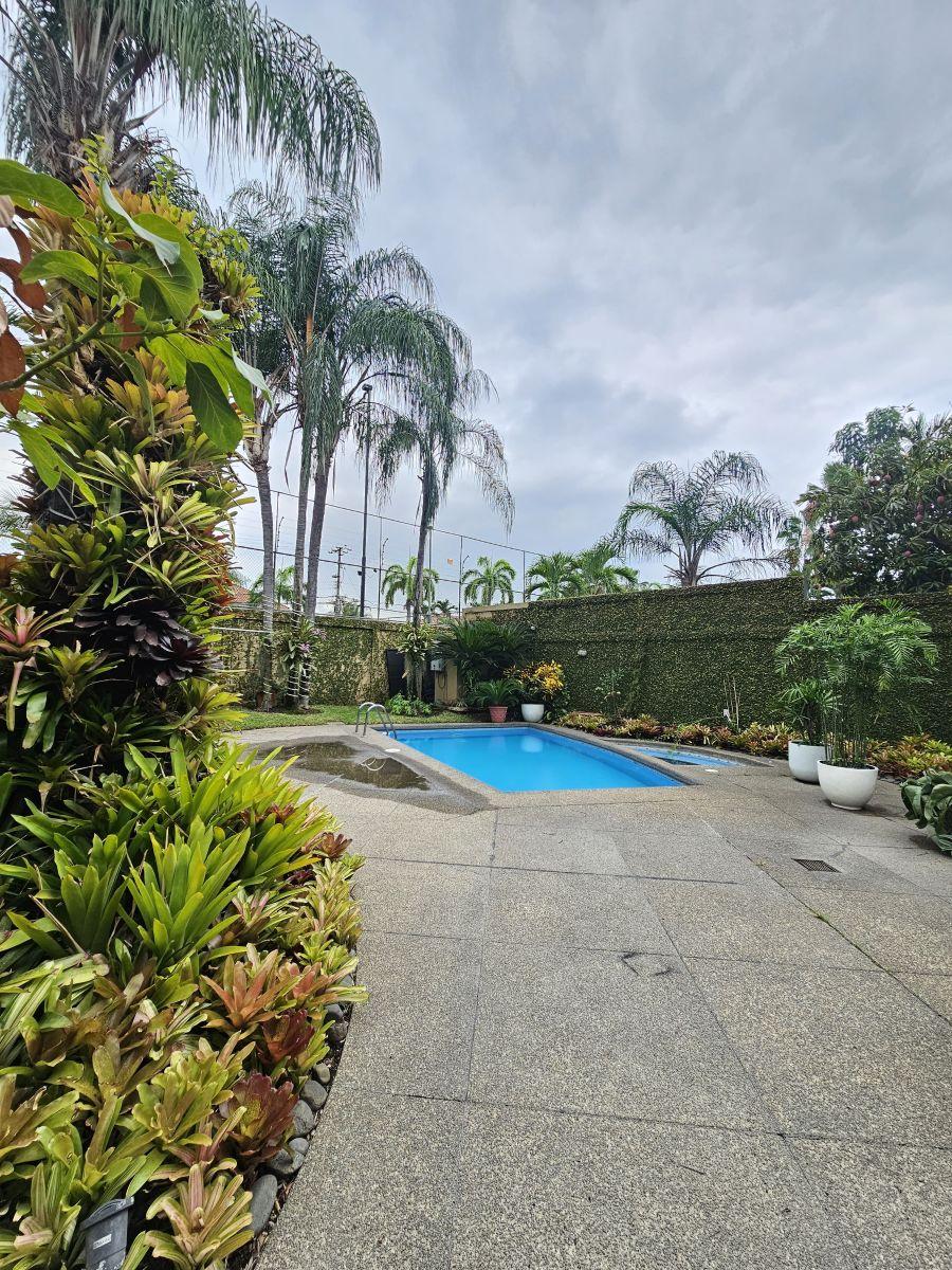 En Venta Preciosa Casa Amplia en Urb Pórtico del Río, Km 3 Samborondon, 509 m², Guayas — imagen 10