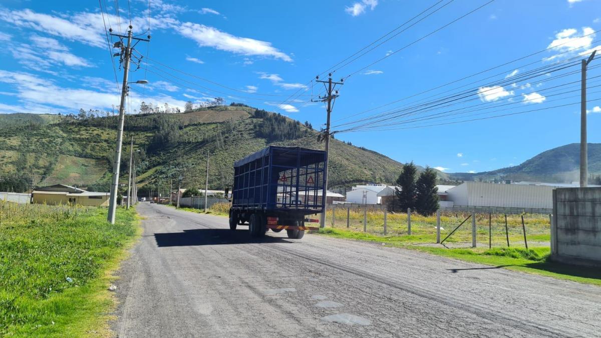 En Calacali Vendo Terreno Industrial — imagen 4