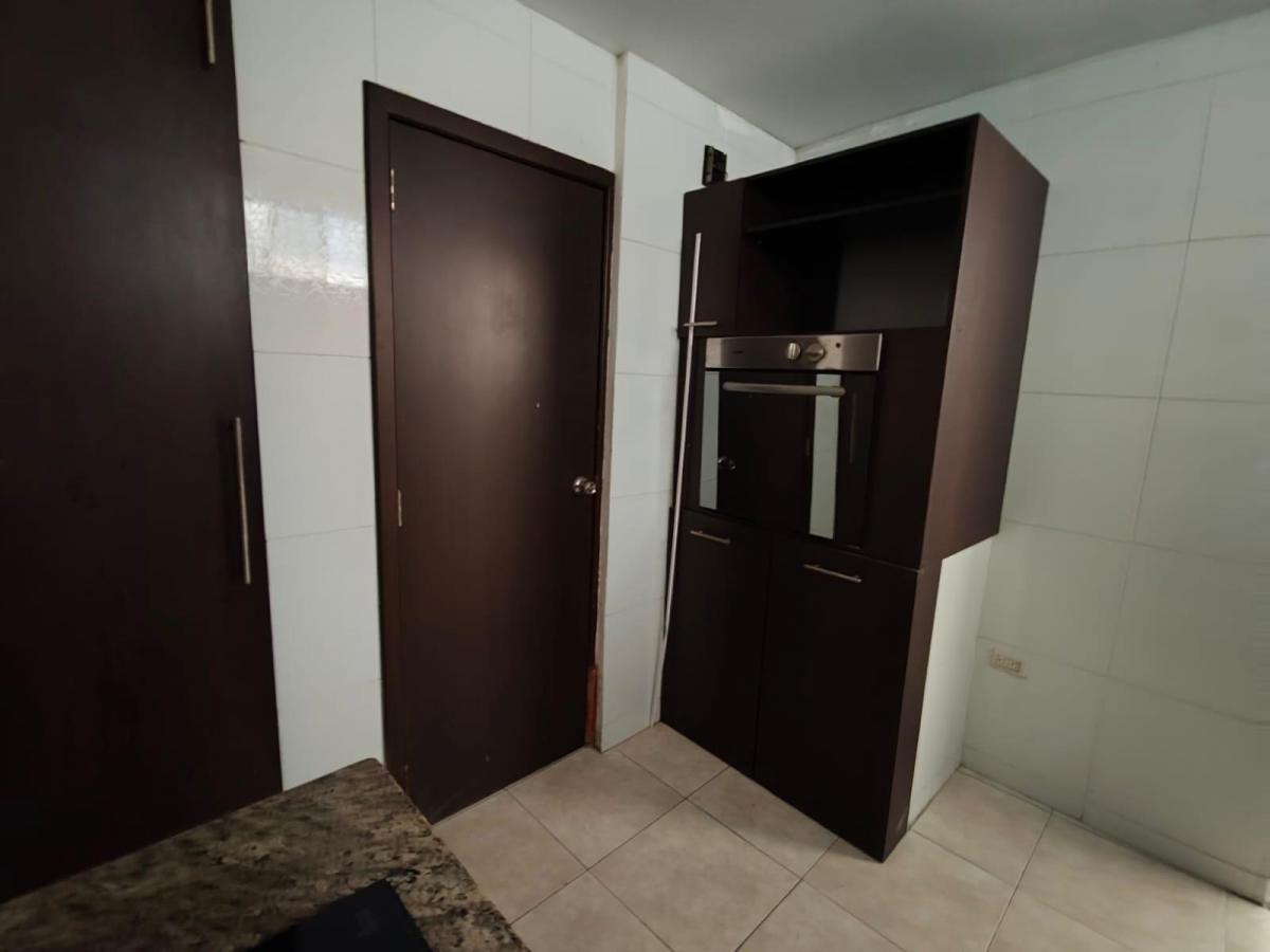 Departamento en Venta en Lomas de Urdesa Ronr, Guayas — imagen 3