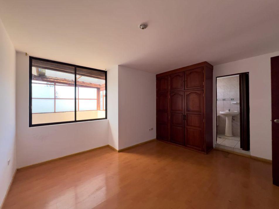 Vivienda 3 Pisos en El Retorno a 100 m de La Uni. Ed. Madre Teresa, Caranqui, Imbabura — imagen 4