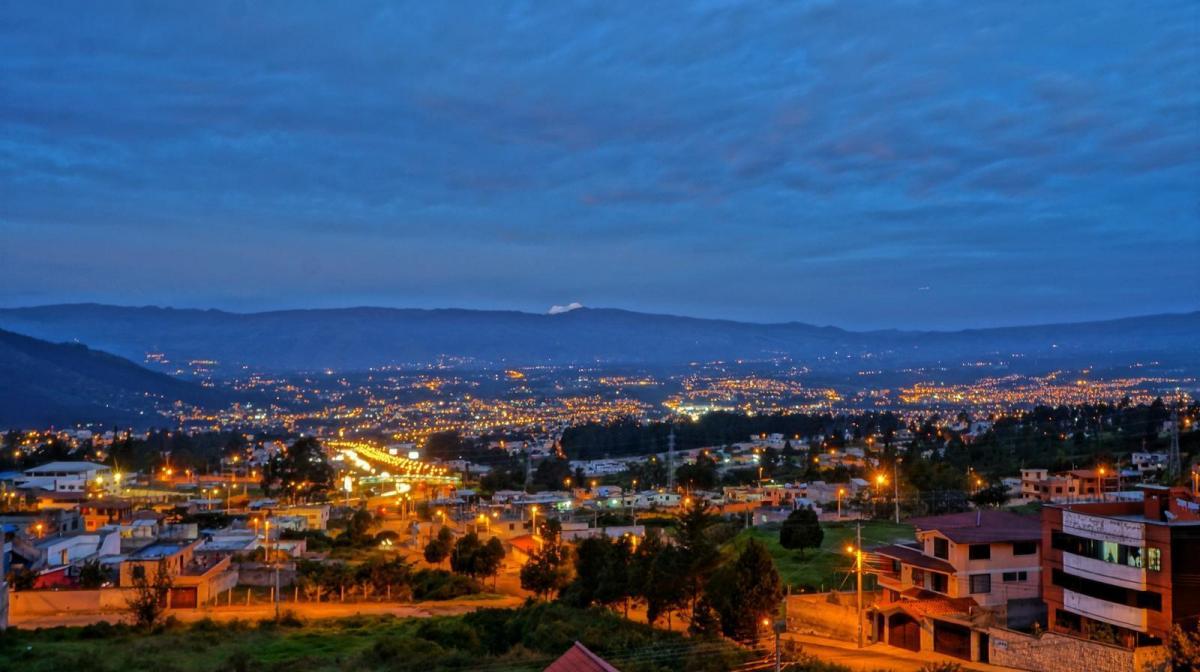 Departamento en Venta Jardín Privado y Vista 2 Estacionamientos Conocoto Puente 5 — imagen 5