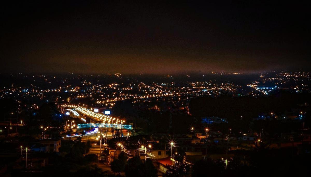 Departamento en Venta Jardín Privado y Vista 2 Estacionamientos Conocoto Puente 5 — imagen 4