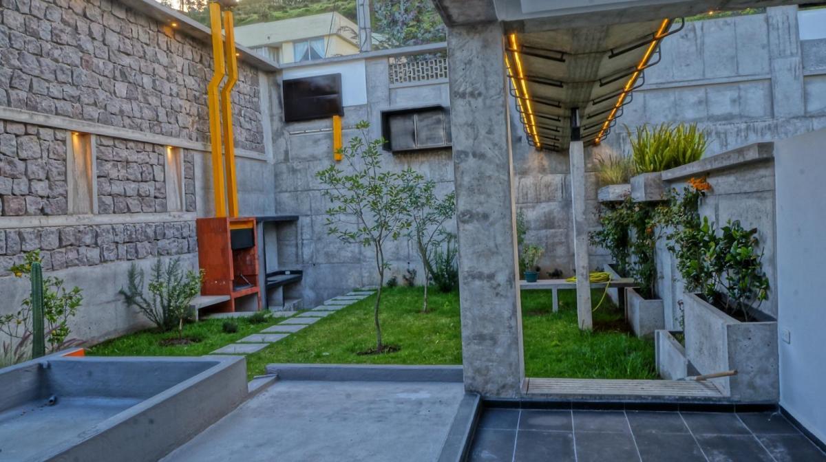 Departamento en Venta Jardín Privado y Vista 2 Estacionamientos Conocoto Puente 5 — imagen 3