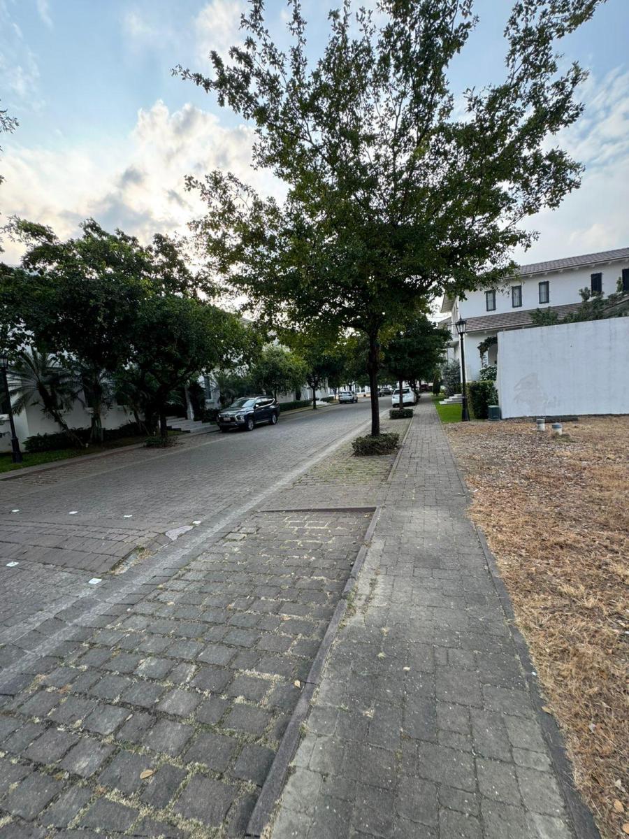 Plaza Lagos Venta de Terreno Al Lago Frente a un Islote, Guayas — imagen 4