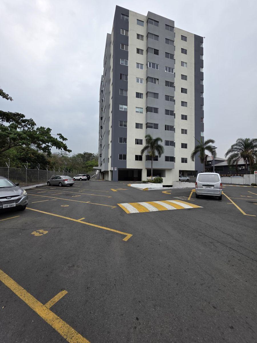 Condominio de Venta en Vizcaya Gardens Sector Ceibos, Guayas — imagen 3